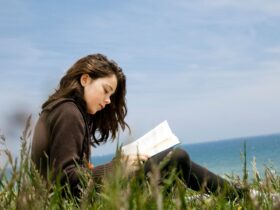 Contoh Puisi Rakyat Indonesia Warisan Budaya yang Penuh Makna