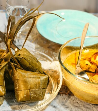 Ketupat Adalah Makna Tradisi Cara Membuat dan Filosofi di Indonesia