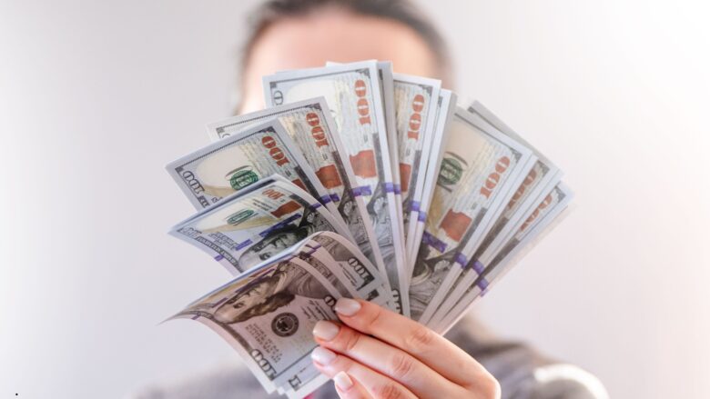 Mengapa Manusia Menciptakan Uang dan Bagaimana Perannya dalam Kehidupan