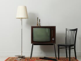 TV Tabung: Pengertian, Sejarah, Kelebihan, Kekurangan, dan Perbedaannya dengan TV LED Modern