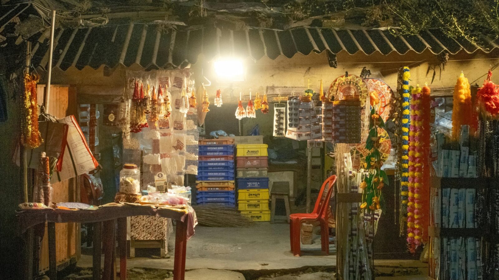 Warung Madura Buka 24 Jam Ini Sejarah Ciri Khas dan Alasan Selalu Ramai