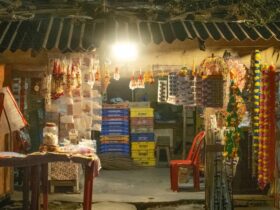 Warung Madura Buka 24 Jam Ini Sejarah Ciri Khas dan Alasan Selalu Ramai