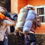 Siapa Itu Sherpa? Pahlawan Pendaki Gunung yang Legendaris