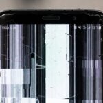 Cara Mengatasi Garis Hitam atau Putih pada Layar HP Android
