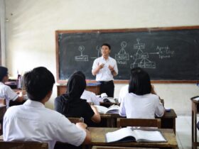 Konjungsi Penerang Pengertian Jenis Jenis dan Contoh Kalimat dalam Bahasa Indonesia yang Benar